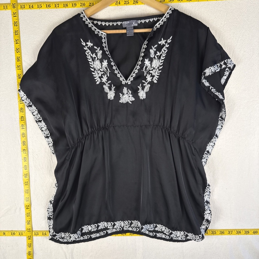 Black Embroidered Boho Peasant Top Size MEDIUM Batwing Tunic Floral Festival